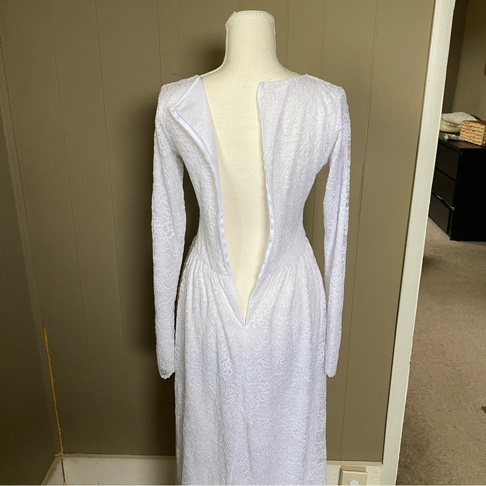 Woodmouse & thistle White lace maxi dress with long sleeves and zipper back - Picture 4 of 10